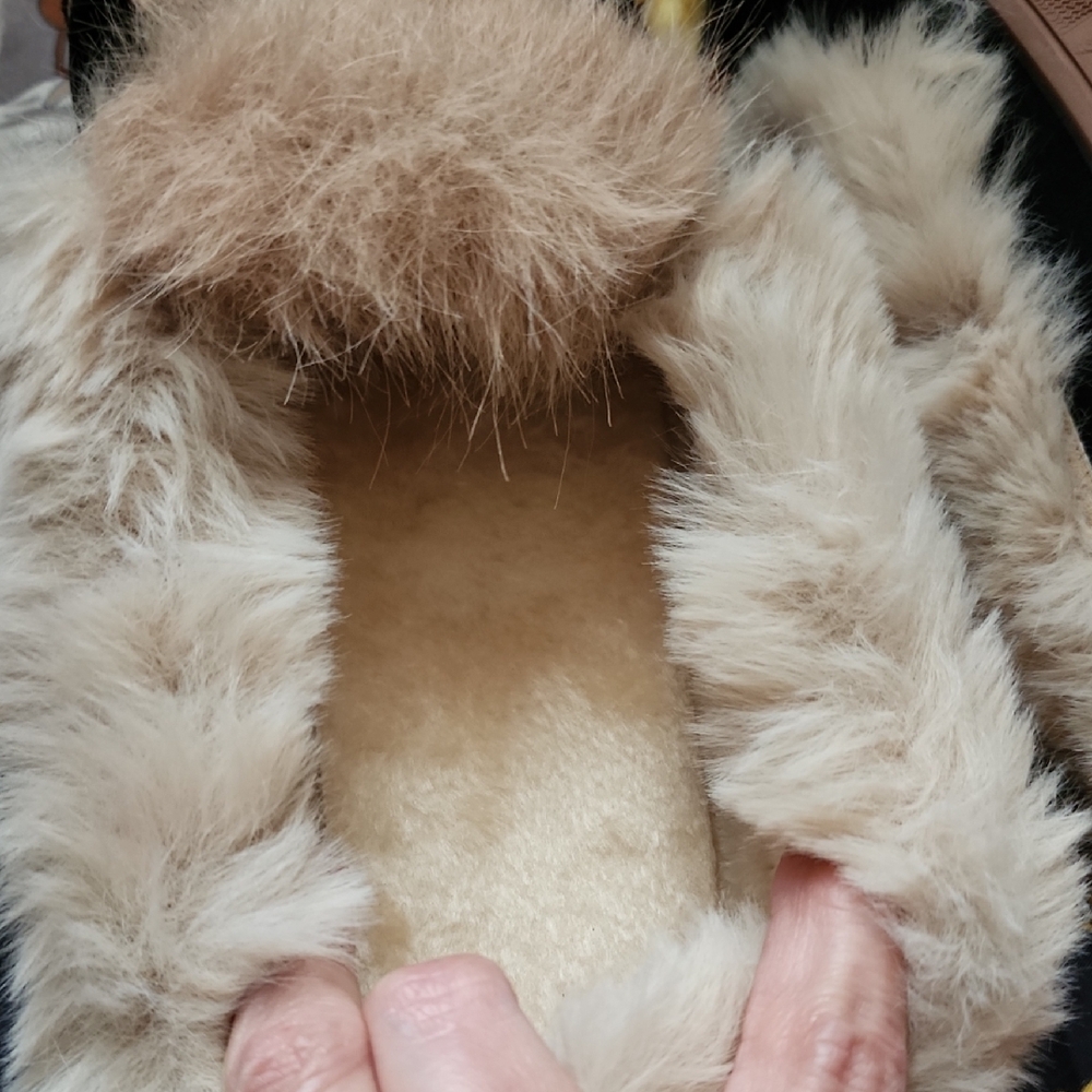 Elegant Fur Lined Luxury Mules With Gold Hardware - Picture 5 of 7